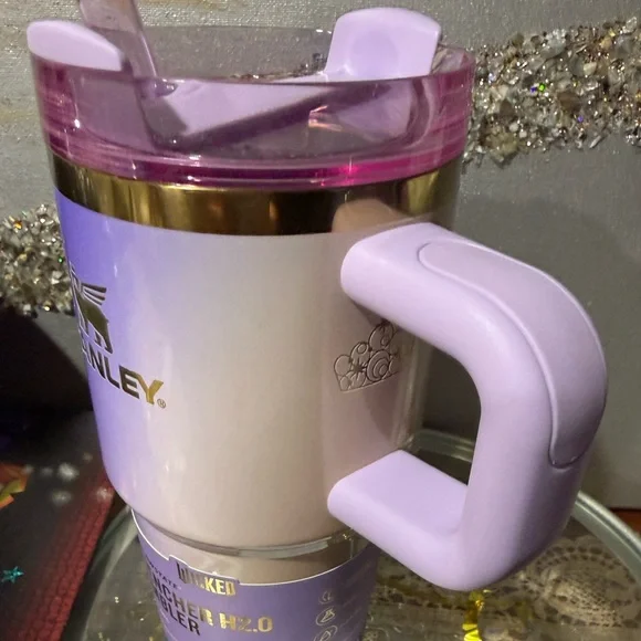 Wicked Stanley 20 oz Glinda For Good Flowstate Quencher New with tags